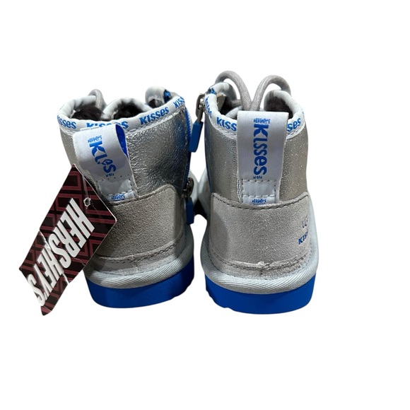 RARE UGG X HERSHEY’S KISSES NEUMEL II Silver Metallic Boots, Child Size 10. NEW! - Picture 4 of 12